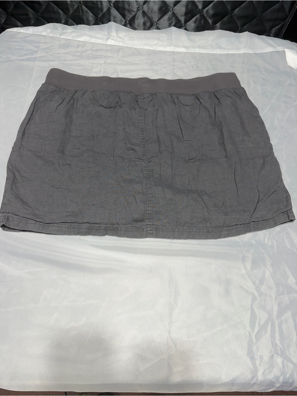Ellen Tracy Drawstring Casual Skort in Gray with Gold Eyelets - Picture 5 of 5